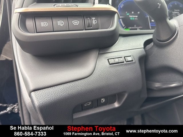 2025 Toyota Crown Signia XLE