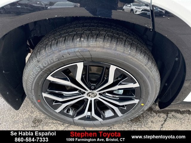 2025 Toyota Crown Signia XLE