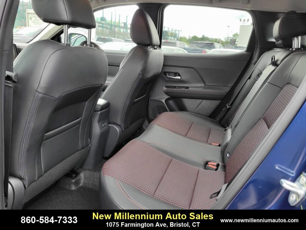 2025 Nissan Kicks SR