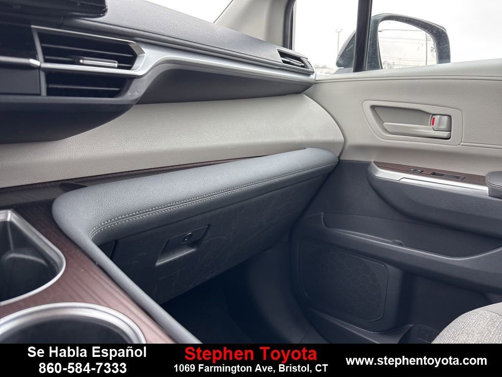 2024 Toyota Sienna LE