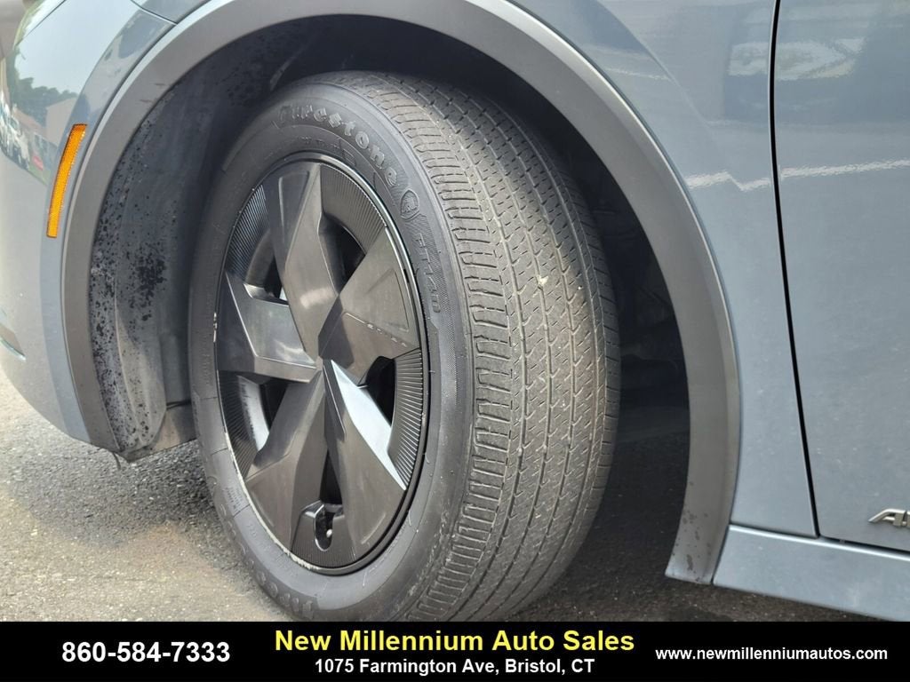 2023 Toyota Prius LE