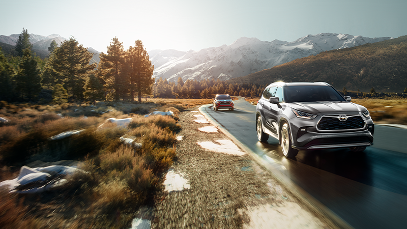 Toyota Highlander diving on a country road